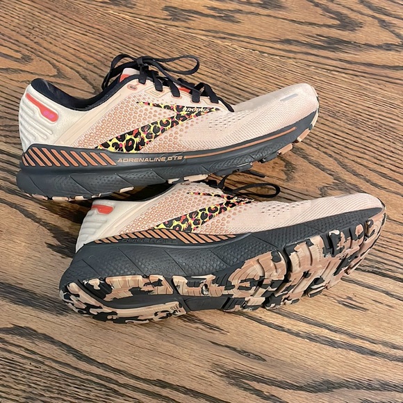 Adrenaline GTS Brooks Limited Edition - Picture 6 of 9